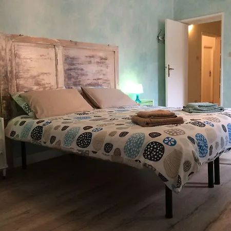 Le Di Casa Cassandra Pérouse