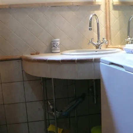 Le Di Casa Cassandra Pérouse